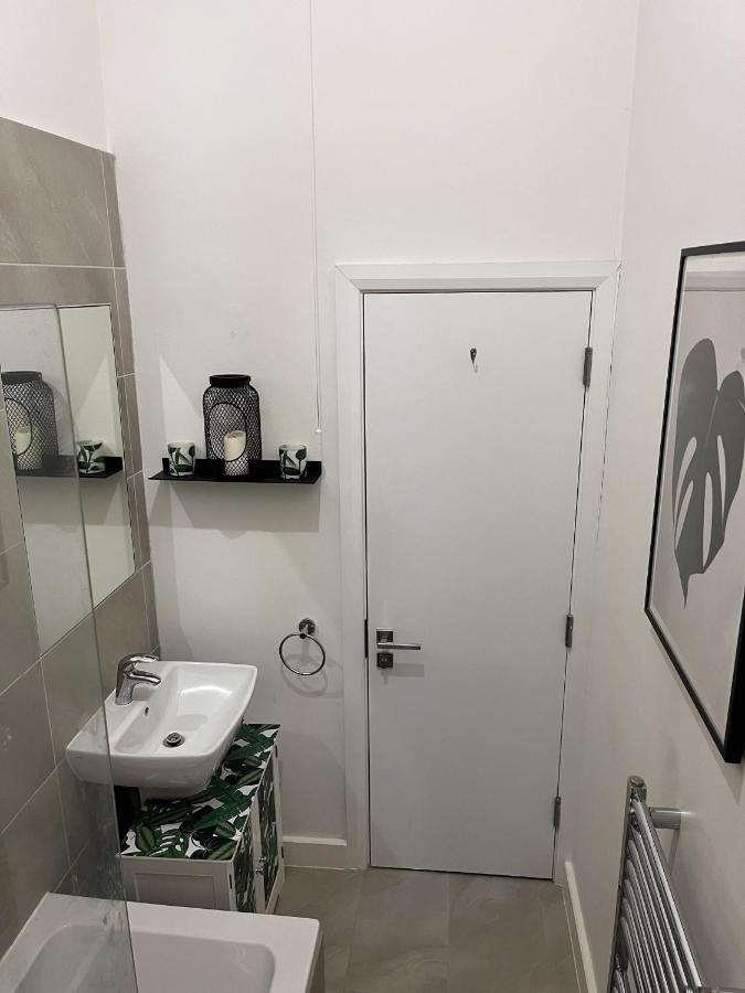 Spacious Modern 1-Bed Apartment Near Victoria Park London Exterior photo