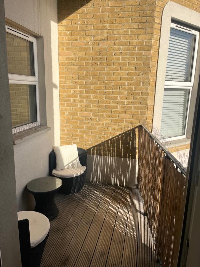 Spacious Modern 1-Bed Apartment Near Victoria Park London Exterior photo